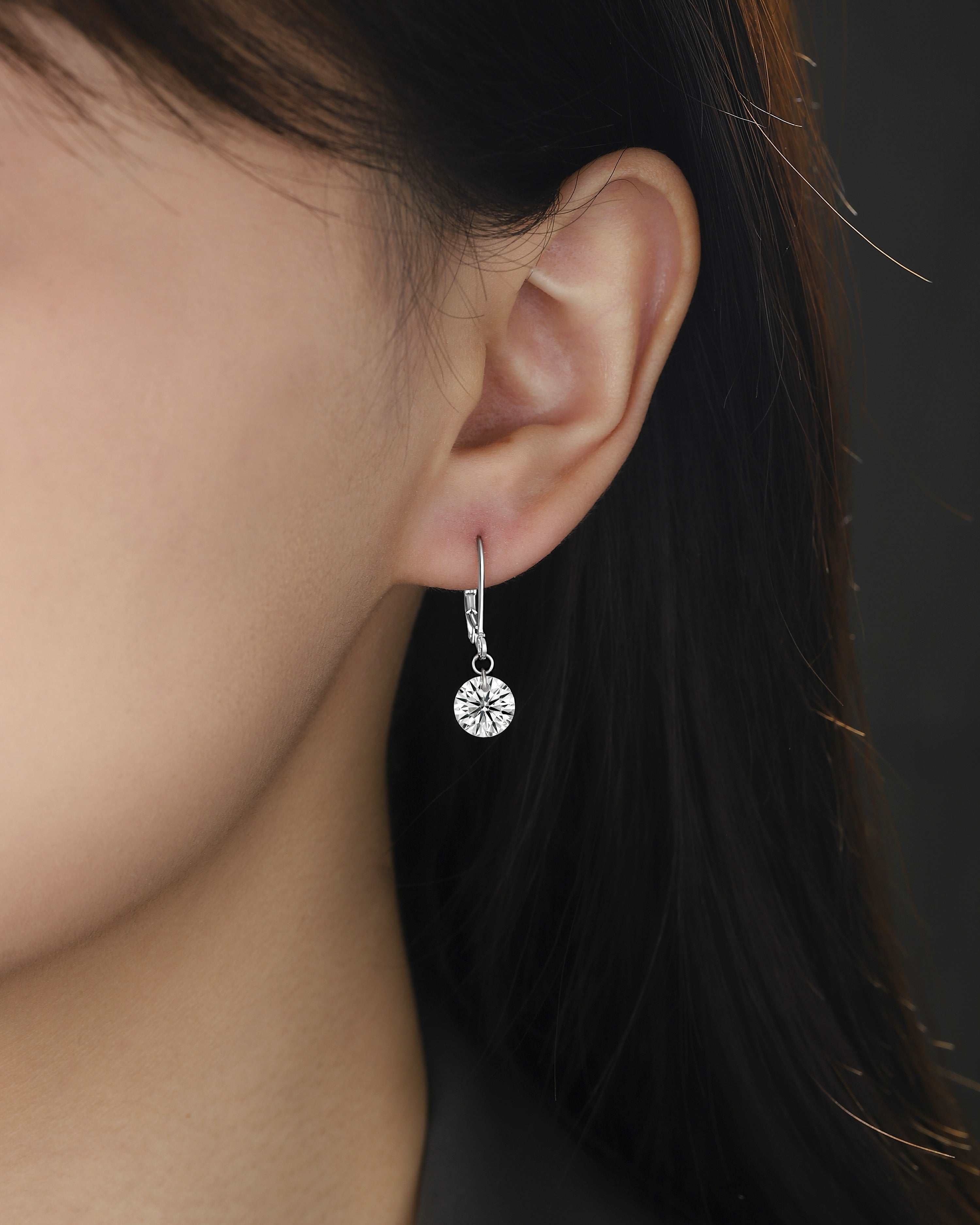 Top-quality Moissanite Luxury And Fashionable Light Luxury Jewelry Silver Stud Earrings S925 Silver Plated Platinum