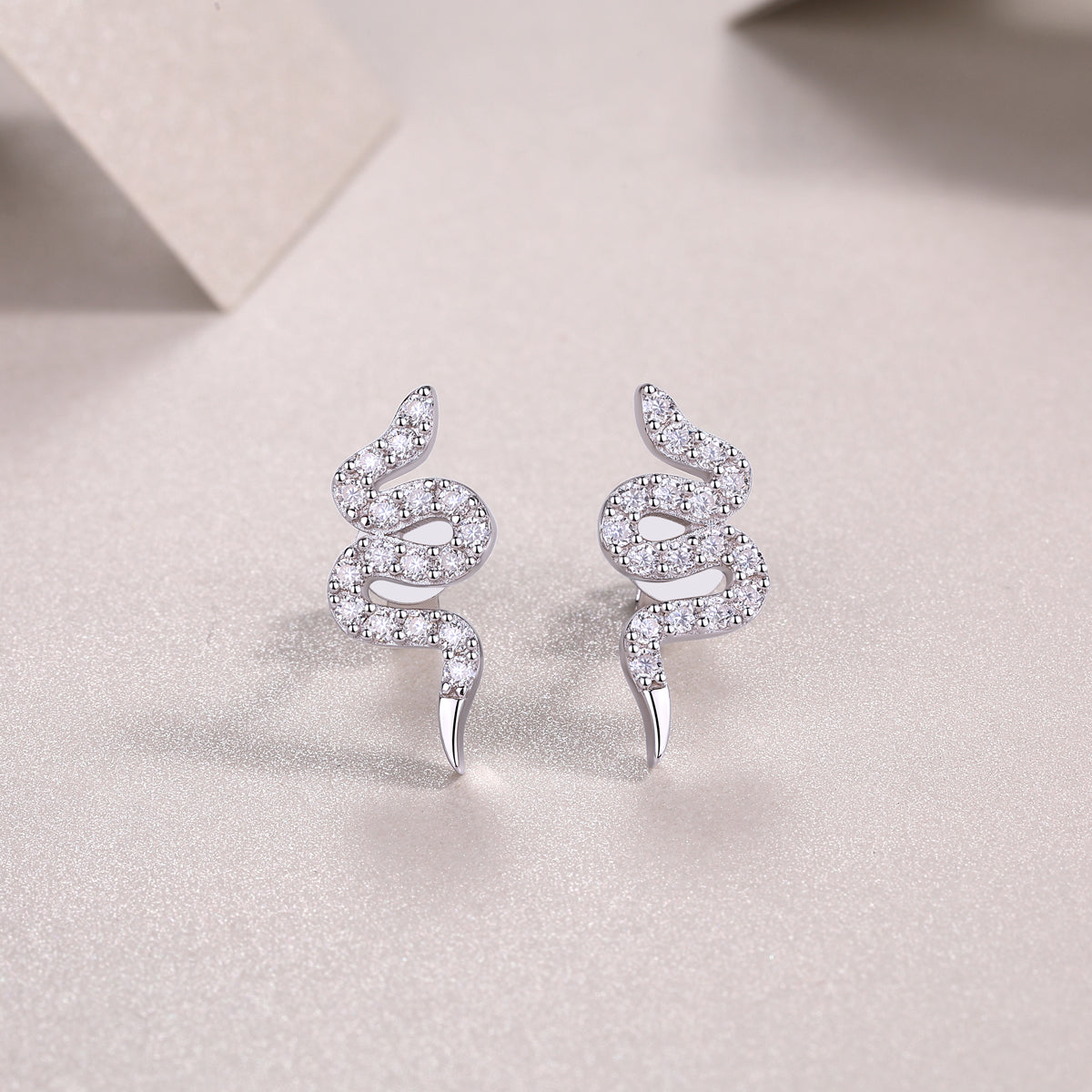 Silver Snake Entwined - Set With Top-quality Moissanite, Luxurious And Fashionable Light Luxury Jewelry, Silver Stud Earrings S925, Silver-plated Platinum