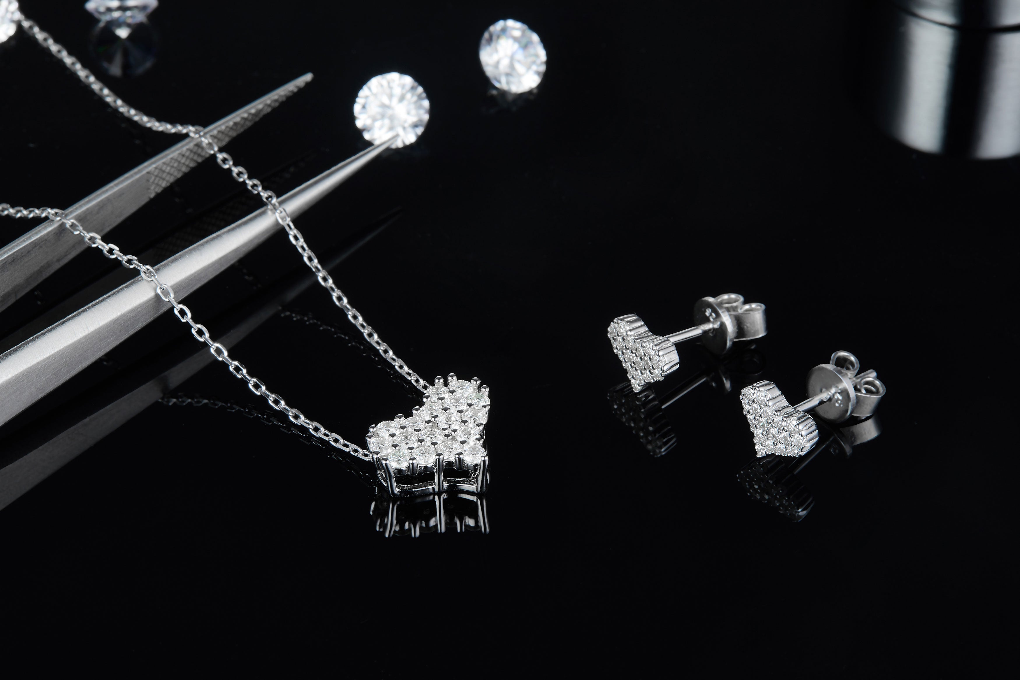 Set With Top-quality Moissanite, This Luxurious And Fashionable Light Luxury Trend Jewelry Necklace Pendant Is Made Of S925 Silver Electroplated With Platinum