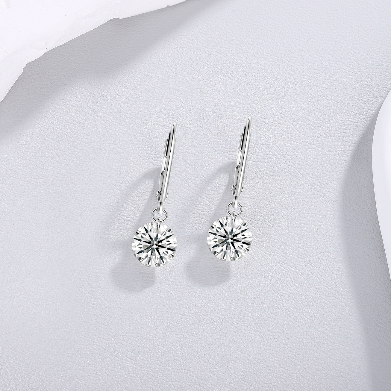 Top-quality Moissanite Luxury And Fashionable Light Luxury Jewelry Silver Stud Earrings S925 Silver Plated Platinum
